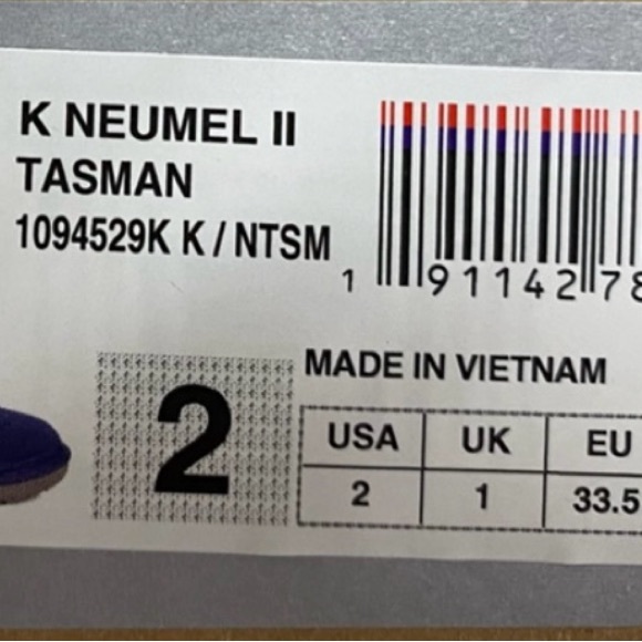 Uggs Neumel II Tasman (NEW NO TAGS, NO BOX)) Boys size 2 US - Picture 16 of 16